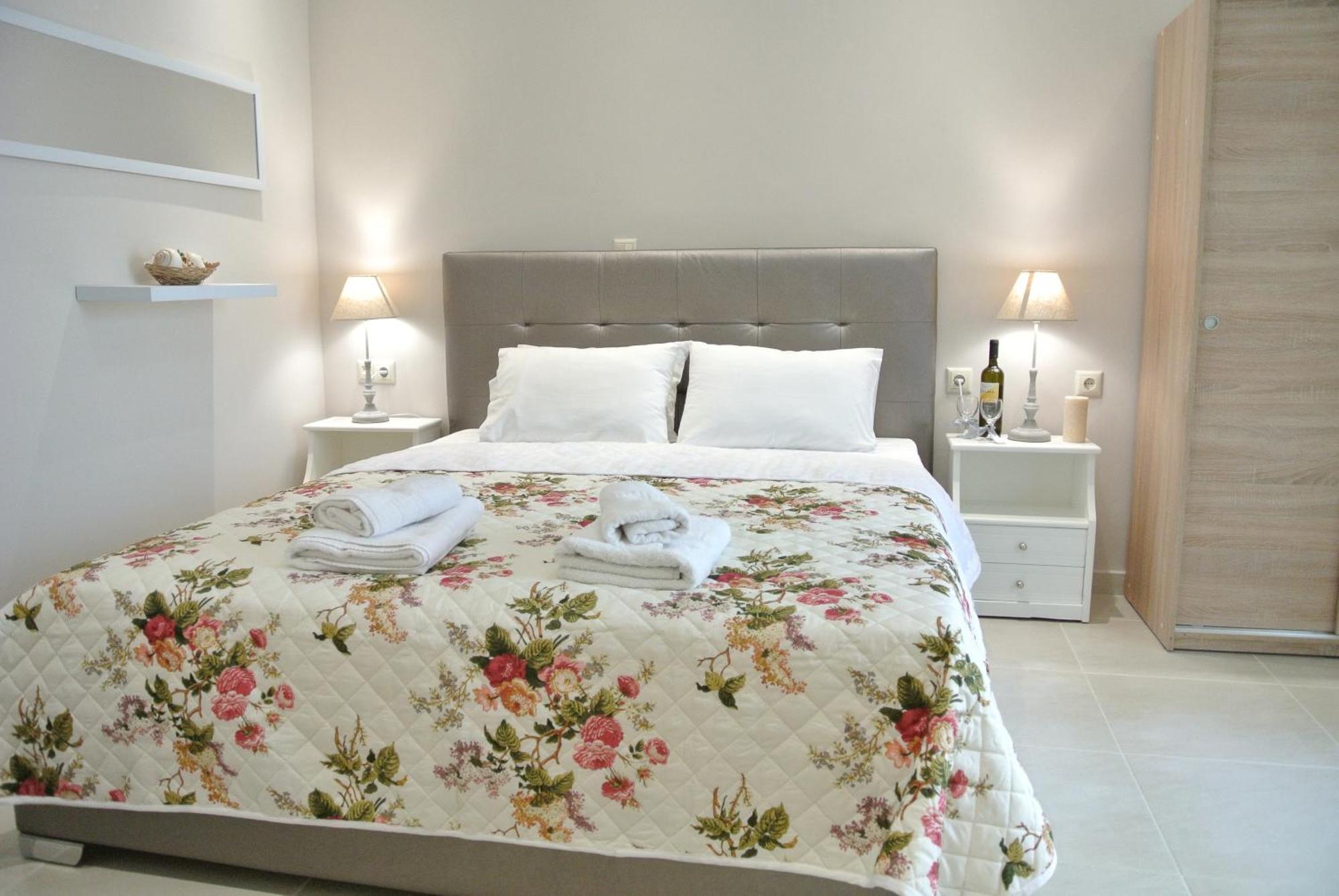 Luxury Studios Ath Лименас Екстериор снимка